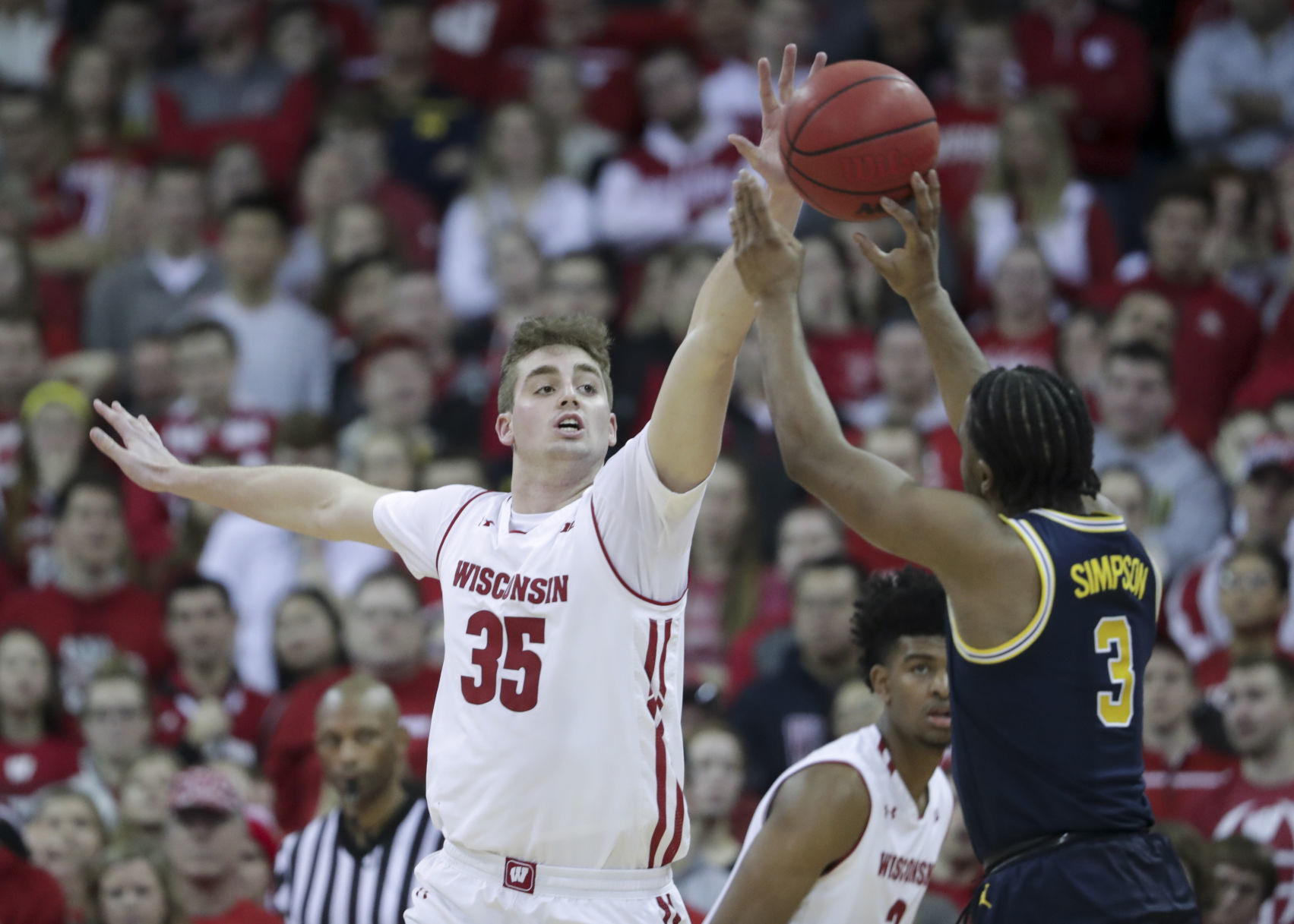 Badgers 64, No. 2 Wolverines 54